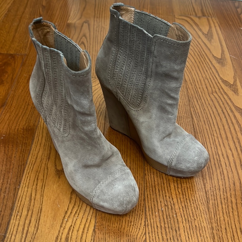 Joan &David wedge suede boots